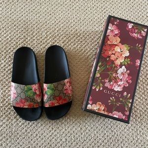 Gucci Blooms Slides Size 401/10 women’s EUC